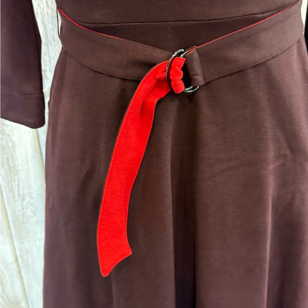 Elegant Purple Dress with Red Accents - Picture 4 of 14